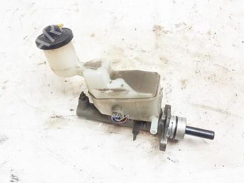 Used Brake master cylinder Brake master cylinder TOYOTA RAV 4 II (_A2_) 2.0 D 4WD (CLA20_, CLA21_, CLA20R, CLA21R) (116 hp) 35870647 35870647
