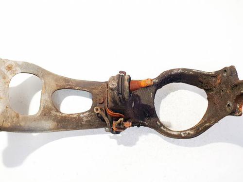 Used Left front steering knuckle Left front steering knuckle CITROËN C5 III (RD_) 2.0 HDi (RDRHD8, RDRHDJ, RDRHR8, RDRHRJ) (136 hp) 39545633 39545633