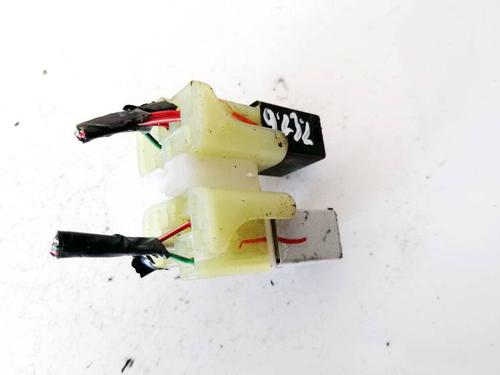 Used Fuse box Fuse box TOYOTA AVENSIS (_T25_) 2.0 VVTi (AZT250_) (155 hp) 32951185 32951185
