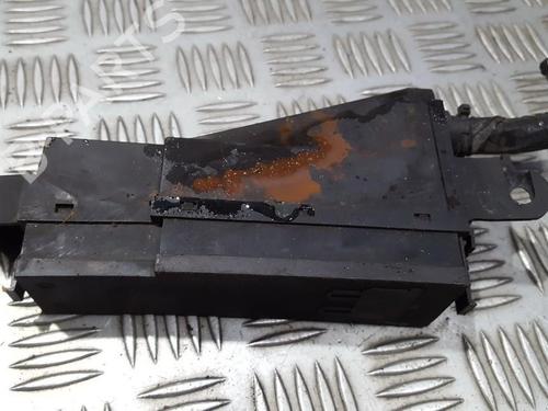 Used Fuse box Fuse box RENAULT CLIO I (B/C57_, 5/357_) 1.4 (B57J, C57J, B57P) (75 hp) 33500305 33500305