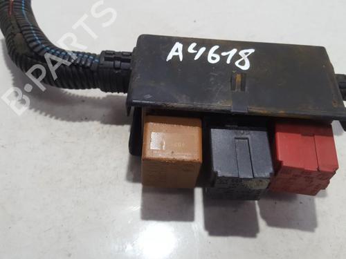 fuse-box-opel-meriva-a-mpv-x03-2003-2004-2005-2006-2007-2008-2009-2010-33509434 main image