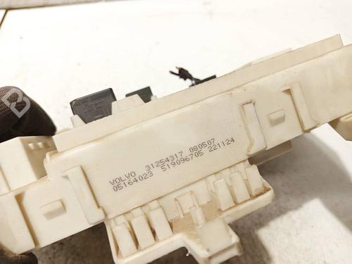Fuse box VOLVO S40 II (544) 2.0 D | BP32553757E1 - Image 3