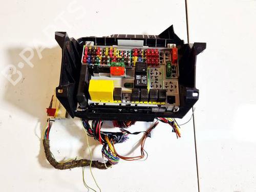 Used Fuse box Fuse box 32575179 32575179
