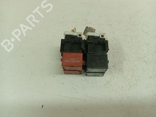 Used Fuse box Fuse box 39485248 39485248
