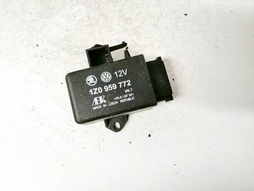 Used Electronic module Electronic module SKODA OCTAVIA II (1Z3) 1.9 TDI (105 hp) 32616840 32616840