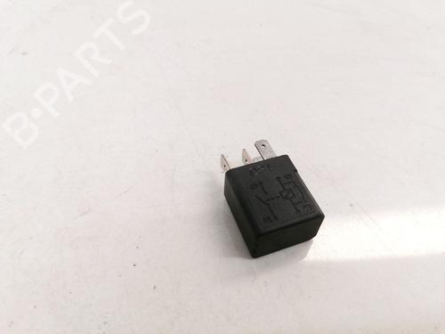Used Electronic sensor Electronic sensor OPEL ZAFIRA A MPV (T98) 2.0 DI 16V (F75) (82 hp) 33089861 33089861