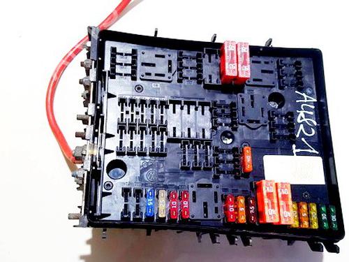 Used Fuse box Fuse box VW GOLF V (1K1) 2.0 FSI (150 hp) 33519982 33519982