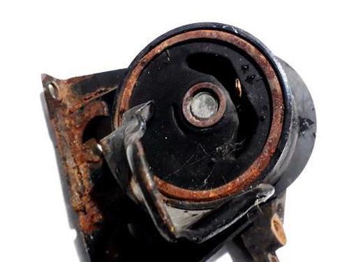 Used Engine mount Engine mount NISSAN X-TRAIL I (T30) 2.2 Di 4x4 (114 hp) 33518195 33518195