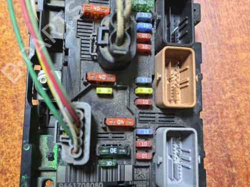 Used Fuse box Fuse box 32653828 32653828