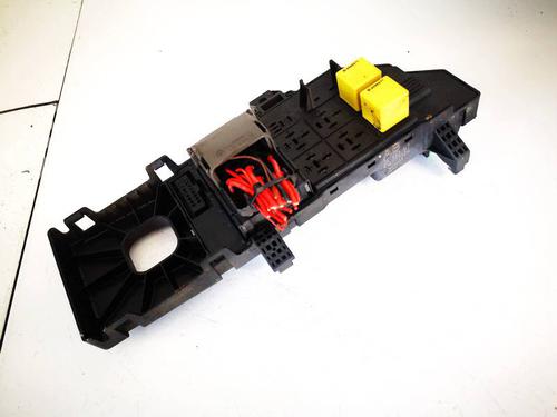 Used Fuse box OPEL VECTRA C (Z02) 2.2 DTI 16V (F69) (125 hp) 32572137