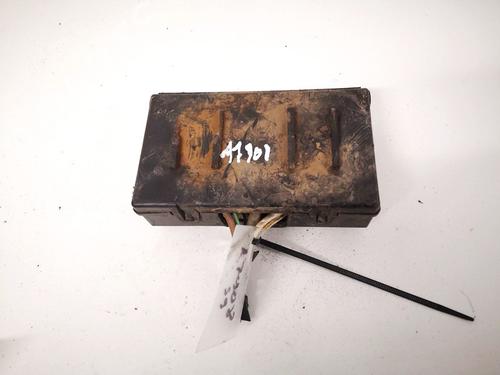 fuse-box-peugeot-607-9d-9u-2000-32902435 main image