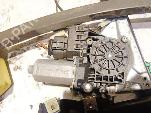 right-front-window-motor-audi-a4-b5-8d2-1994-1995-1996-1997-1998-1999-2000-2001-35165639 main image