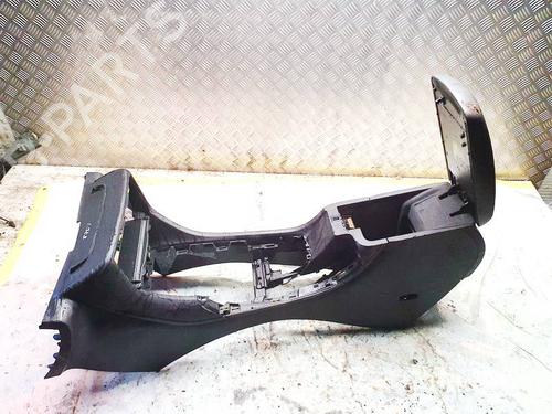 Used Armrest / Center console Armrest / Center console CITROËN C5 III (RD_) 1.8 16V (RD6FXC) (125 hp) 35321830 35321830