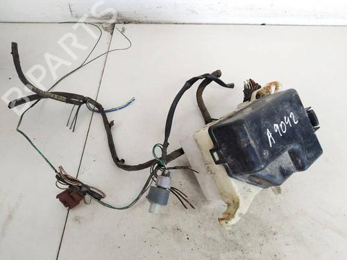 Used Fuse box Fuse box 32939623 32939623