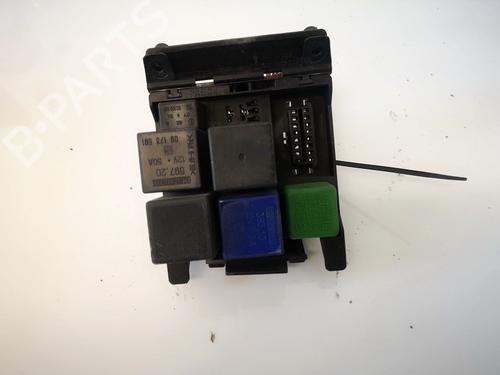 Used Fuse box Fuse box OPEL OMEGA B (V94) 2.0 DTI 16V (F69, M69, P69) (101 hp) 32884747 32884747