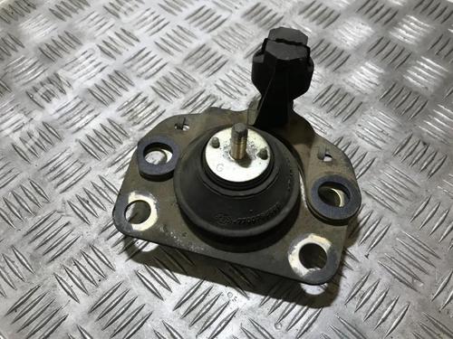 Used Engine mount Engine mount RENAULT CLIO I (B/C57_, 5/357_) 1.4 (B57J, C57J, B57P) (75 hp) 33498082 33498082