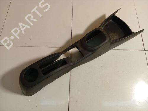 Console centrale Console centrale TOYOTA YARIS (_P9_) 1.3 4WD (NCP95) (87 hp) 36821504 36821504
