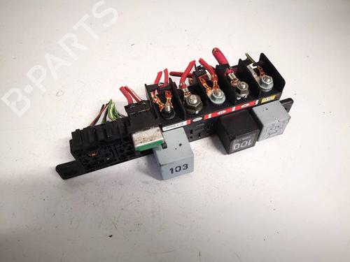 Used Fuse box Fuse box 32549566 32549566