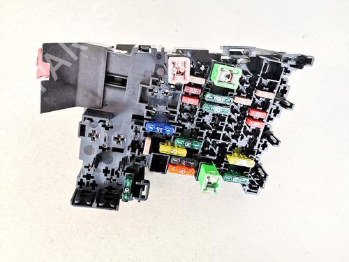 Used Fuse box Fuse box VW GOLF VII (5G1, BQ1, BE1, BE2) 1.2 TSI (105 hp) 33070490 33070490