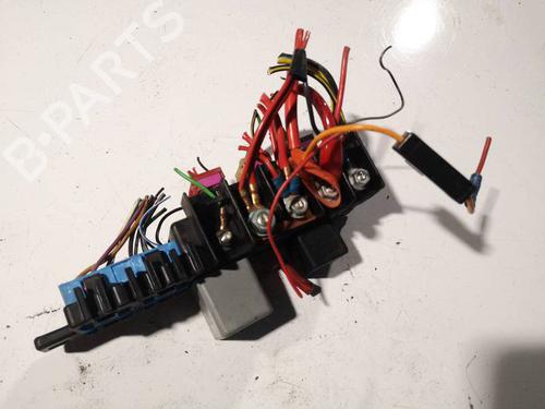 fuse-box-audi-a4-b5-8d2-1994-1995-1996-1997-1998-1999-2000-2001-32579575 main image