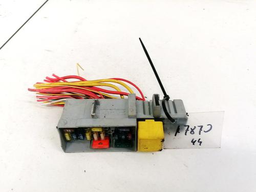 Used Fuse box Fuse box 32900456 32900456