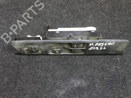 Used Switch Switch MITSUBISHI PAJERO III (V7_W, V6_W) 3.2 Di-D (V68W) (160 hp) 33485938 33485938