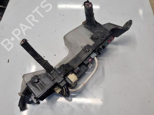 fuse-box-toyota-corolla-saloon-_e12_-2000-2001-2002-2003-2004-2005-2006-2007-2008-32572713 main image