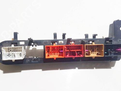 fuse-box-vw-passat-b5-variant-3b5-1997-1998-1999-2000-2001-33100974 main image