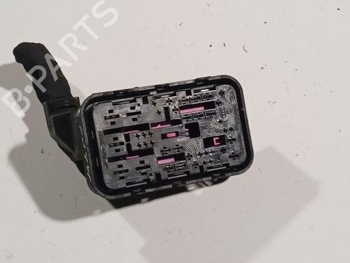Used Fuse box VW GOLF V (1K1) 1.9 TDI 4motion (105 hp) 32571276