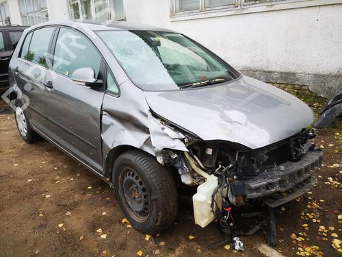 Brugte VW GOLF PLUS V (5M1, 521) 1.9 TDI (105 hp) 4445285