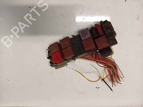 caixa-de-fusiveis-renault-megane-i-ba01_-1995-1996-1997-1998-1999-2000-2001-2002-2003-2004-34111025 main image