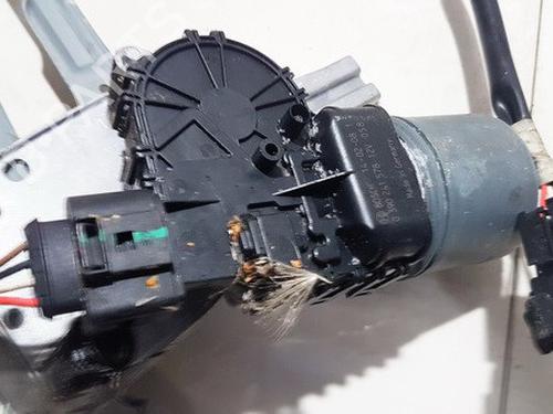 Used Front wiper motor Front wiper motor PEUGEOT 208 I (CA_, CC_) 1.6 HDi (92 hp) 35879360 35879360