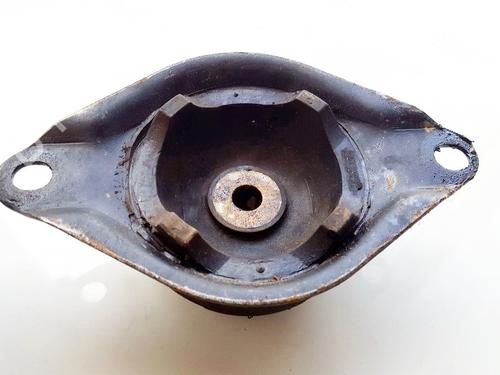 Used Engine mount Engine mount AUDI 100 C3 Saloon (443, 444) 1.8 (75 hp) 33520436 33520436