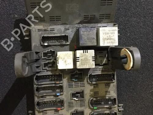 Used Fuse box Fuse box 33482256 33482256
