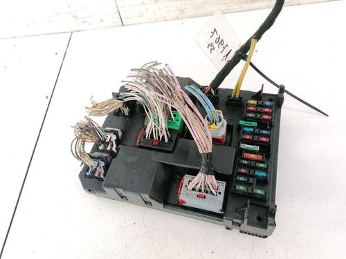 Used Fuse box Fuse box CITROËN C5 I (DC_) 2.2 HDi (DC4HXB, DC4HXE) (133 hp) 32905536 32905536