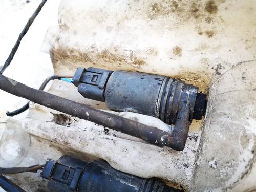 washer-pump-bmw-5-e39-1995-1996-1997-1998-1999-2000-2001-2002-2003-35197597 main image