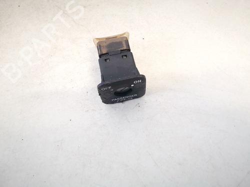 Used Switch Switch TOYOTA COROLLA Verso (ZER_, ZZE12_, R1_) 2.2 D-4D (AUR10_, AUR10R) (136 hp) 32897825 32897825