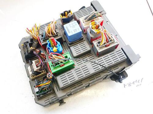 Used Fuse box Fuse box PEUGEOT 607 (9D, 9U) 2.2 HDi (133 hp) 32919861 32919861