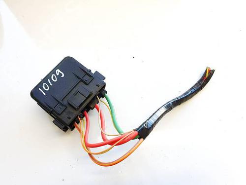 Used Fuse box Fuse box 32579730 32579730