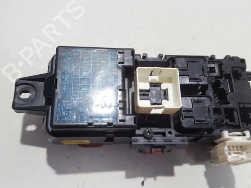 Used Fuse box Fuse box MITSUBISHI CARISMA (DA_) 1.8 (DA2A) (116 hp) 33508552 33508552
