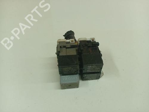 Used Fuse box Fuse box 35831017 35831017