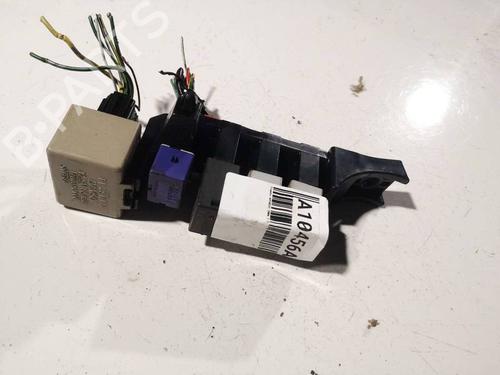 Used Fuse box Fuse box TOYOTA AVENSIS (_T25_) 2.2 D-CAT (ADT251_, ADT251R) (177 hp) 32571176 32571176