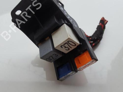 fuse-box-audi-a6-c6-4f2-2004-2005-2006-2007-2008-2009-2010-2011-33506063 main image