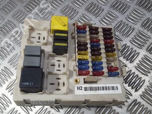 Used Fuse box Fuse box 33498896 33498896