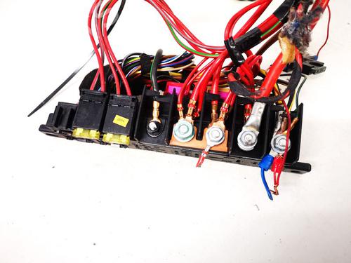 Used Fuse box VW PASSAT B5 Variant (3B5) 1.9 TDI (115 hp) 33078947