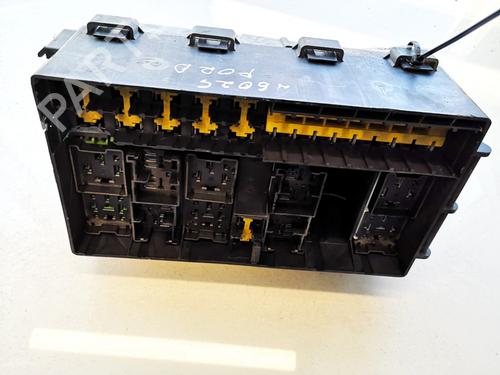 Used Fuse box Fuse box FORD TRANSIT CONNECT (P65_, P70_, P80_) 1.8 Di (75 hp) 33061637 33061637