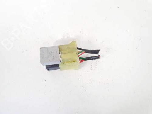Used Fuse box Fuse box TOYOTA AVENSIS (_T25_) 2.2 D-4D (ADT251_, ADT251R) (150 hp) 32906174 32906174
