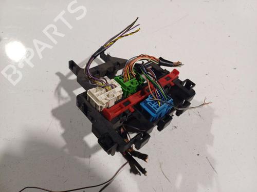 Used Fuse box VW GOLF V (1K1) 1.9 TDI 4motion (105 hp) 32571257