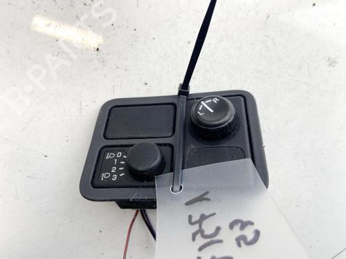 switch-nissan-almera-ii-hatchback-n16-2000-35475345 main image