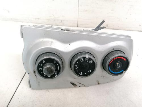 Used Climate control Climate control TOYOTA YARIS (_P9_) 1.4 D-4D (NLP90_, NLP90R) (90 hp) 35492012 35492012